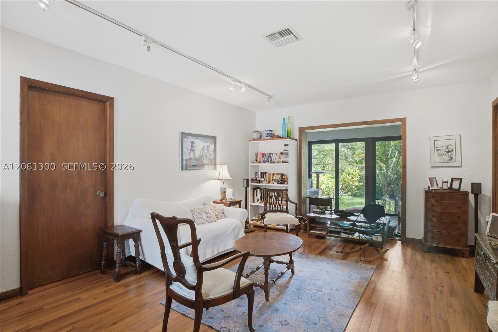 4152 Battersea Rd Property Photo 10