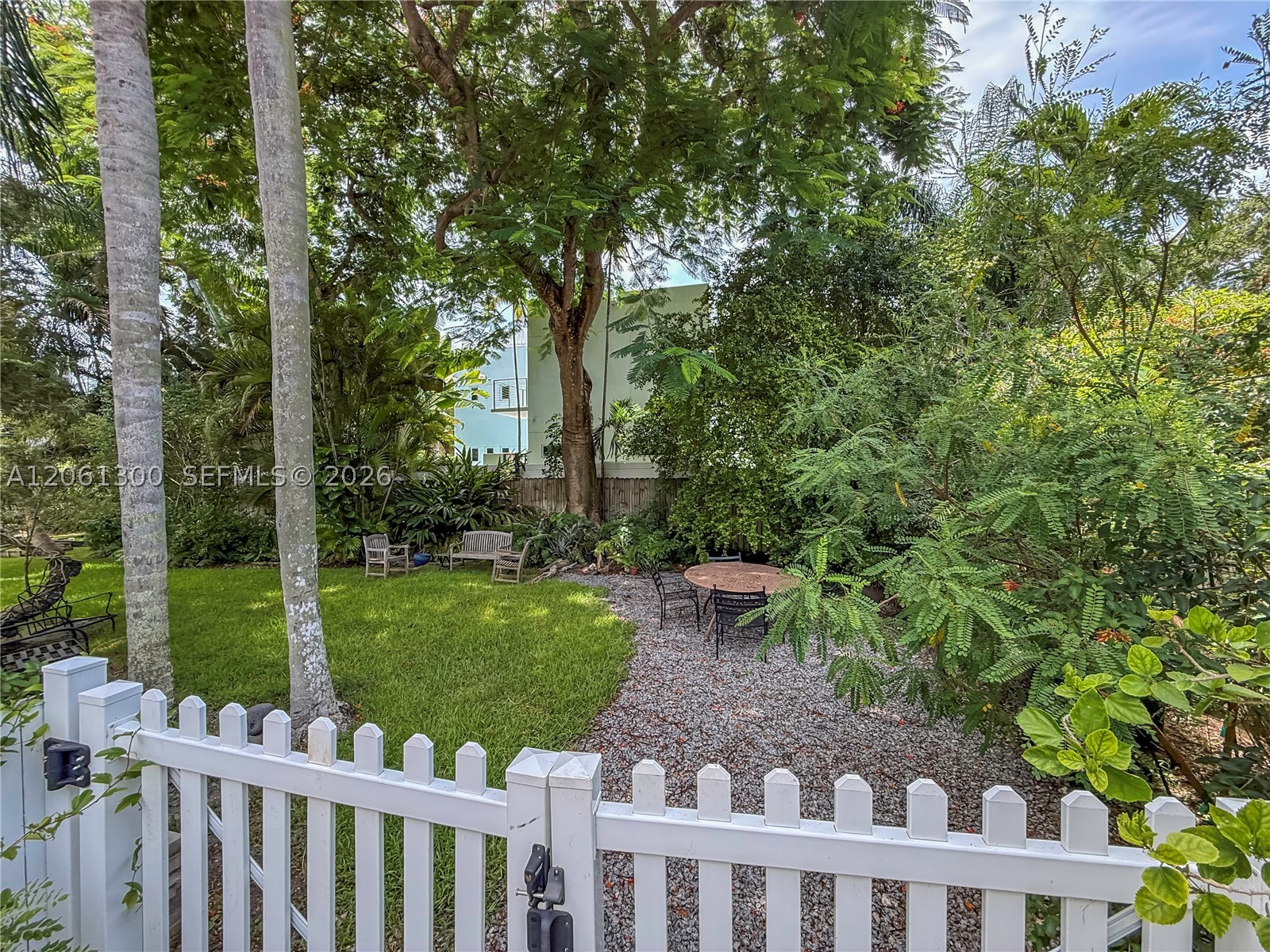 4152 Battersea Rd Property Photo 17