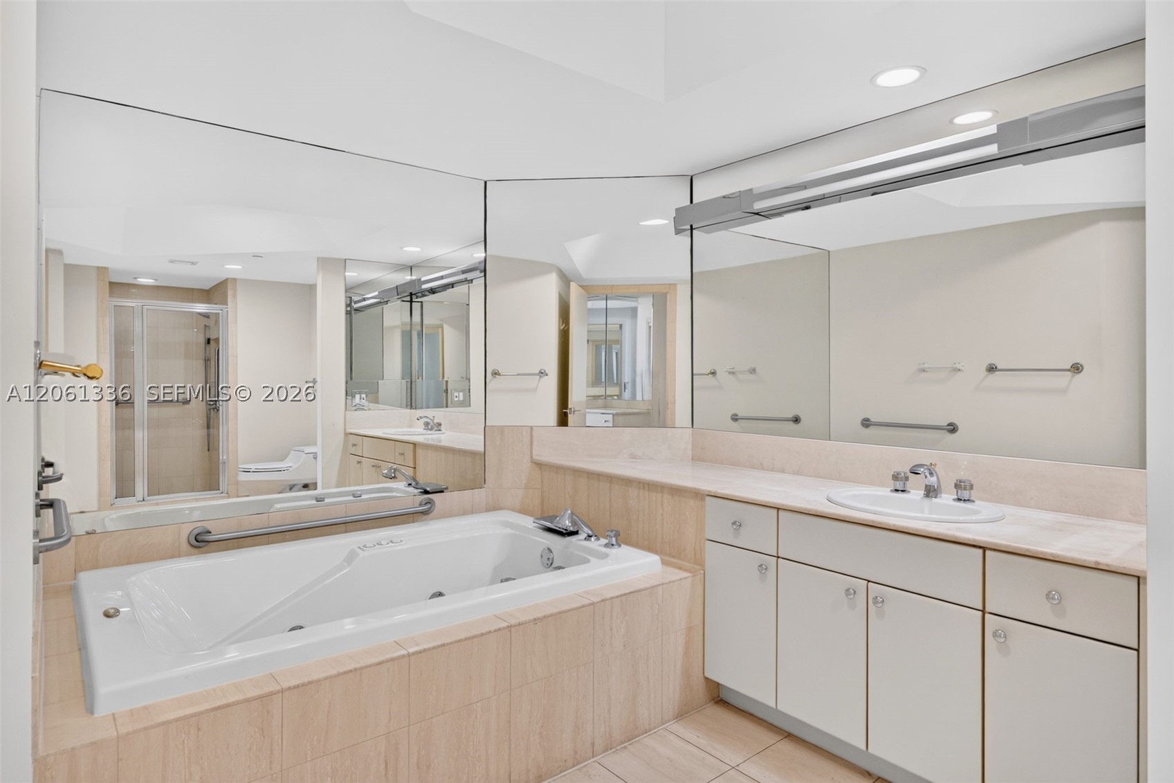 2000 Island Blvd 3008 Property Photo 28