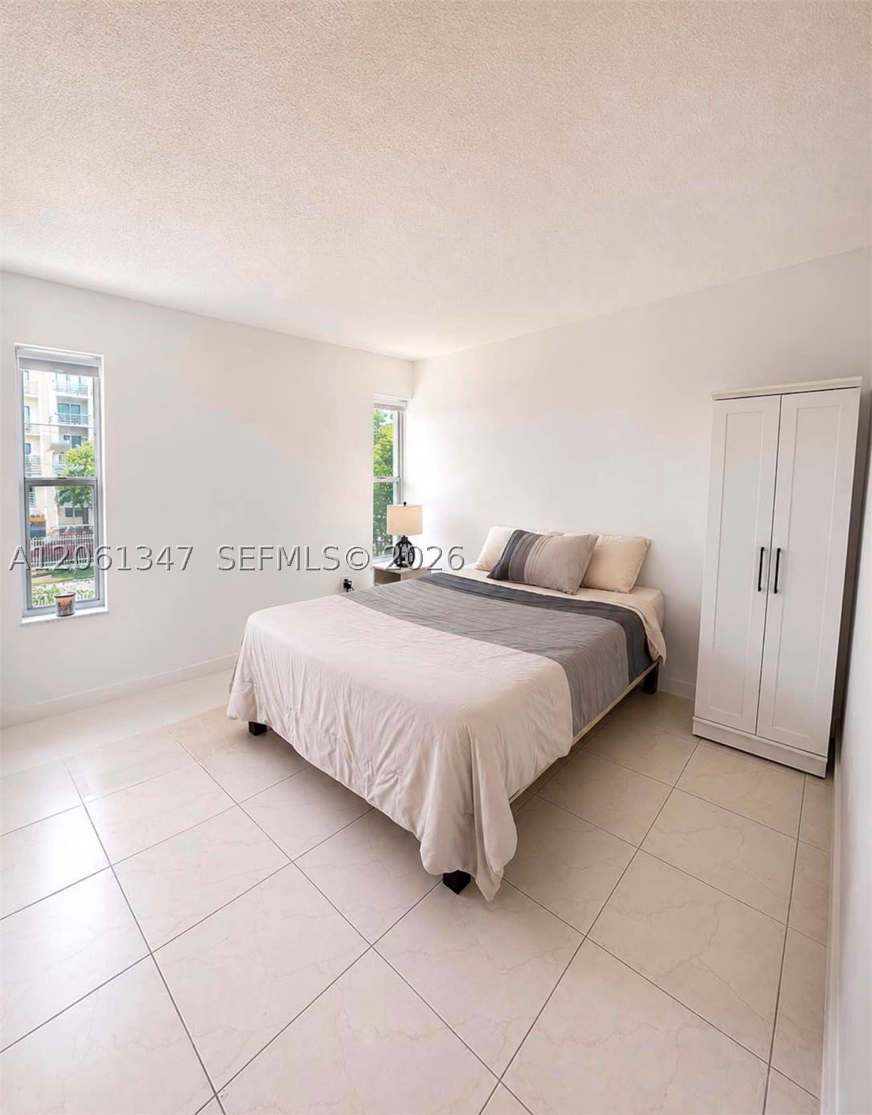 1525 Nw 19th Ter 15 Property Photo 4