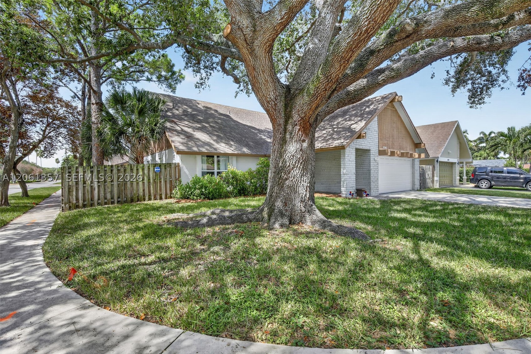 9381 Nw 35th Pl Property Photo 3