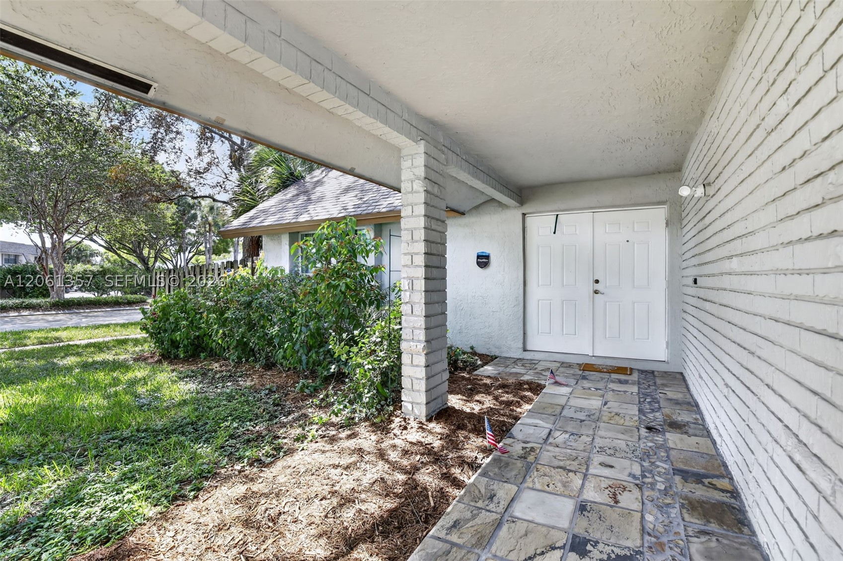 9381 Nw 35th Pl Property Photo 5