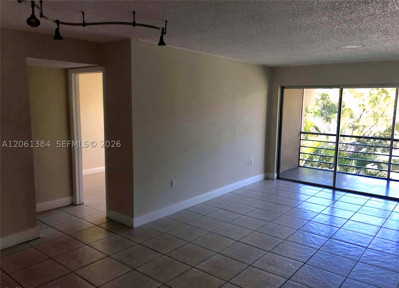 4235 N University Dr 306 Property Photo 3