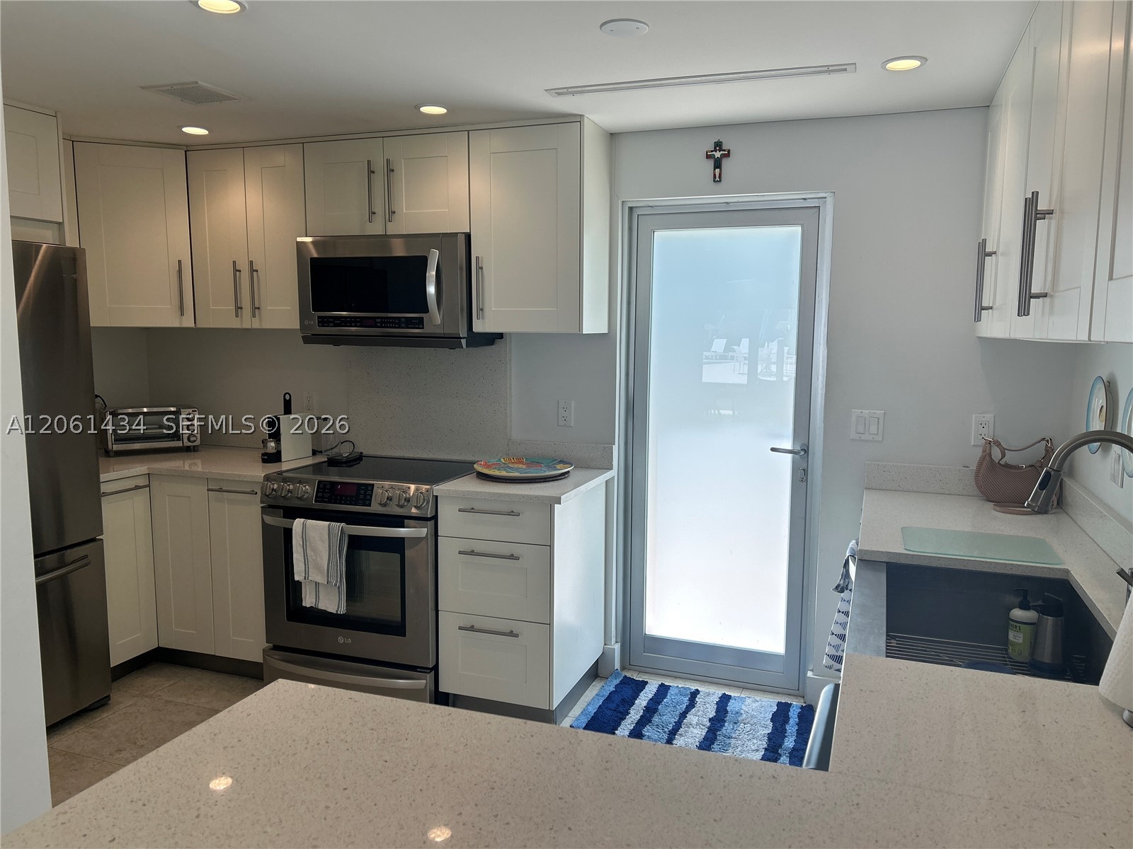 881 Ocean Dr Th3 Property Photo 6