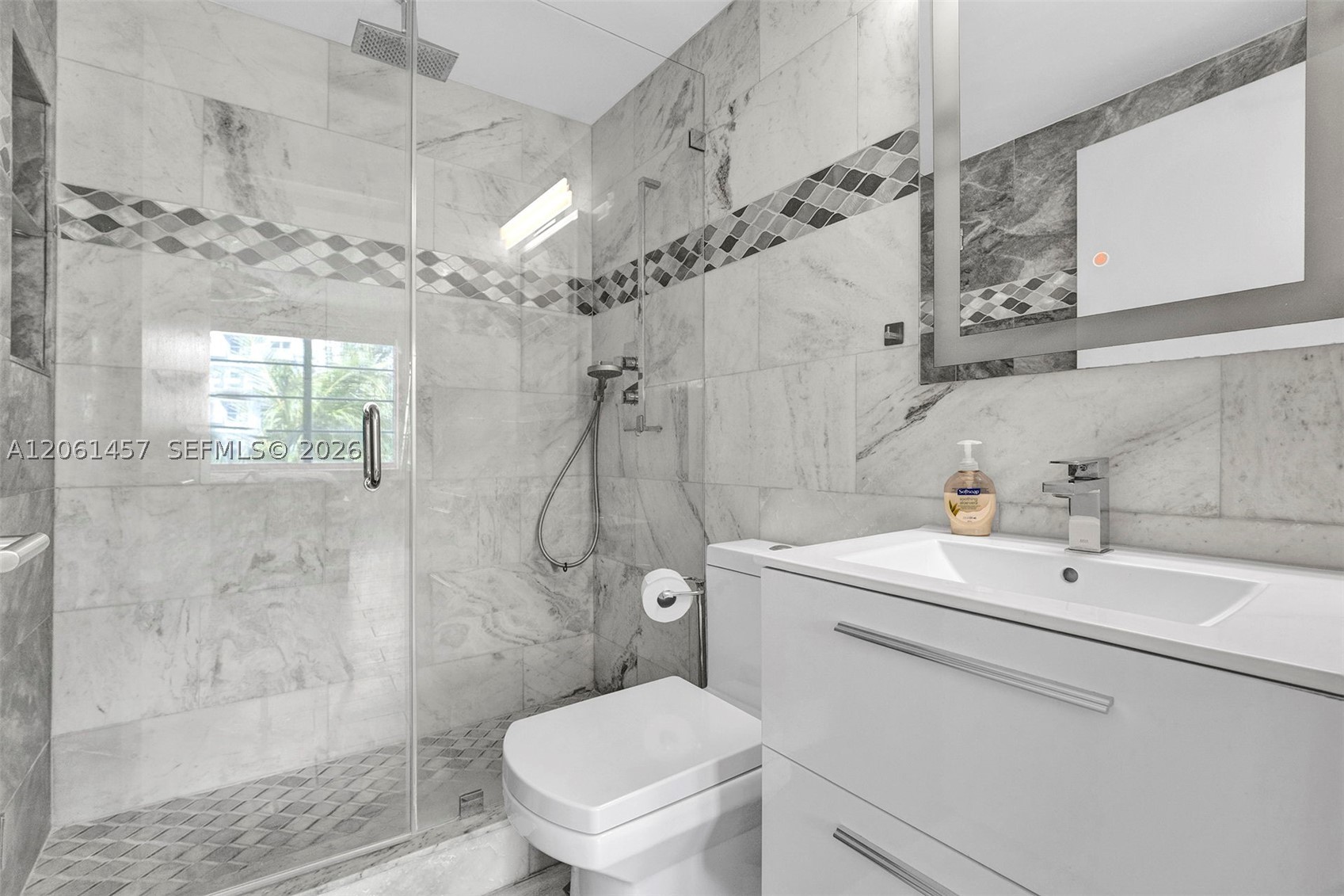 1460 Ocean Dr 305 Property Photo 4
