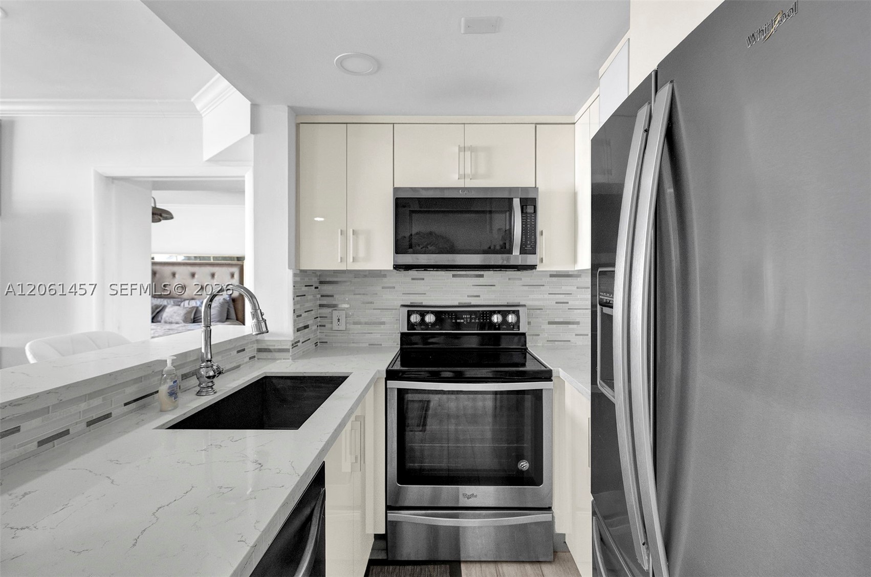 1460 Ocean Dr 305 Property Photo 6