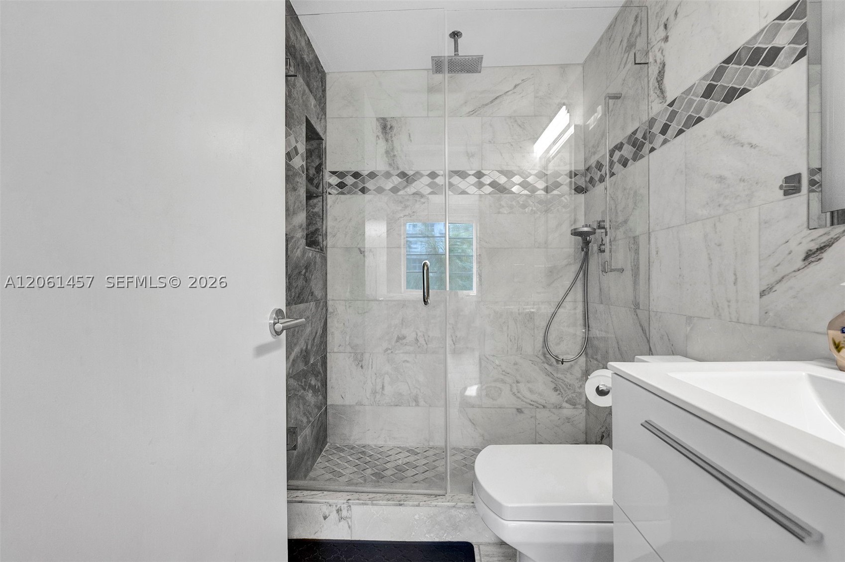 1460 Ocean Dr 305 Property Photo 12