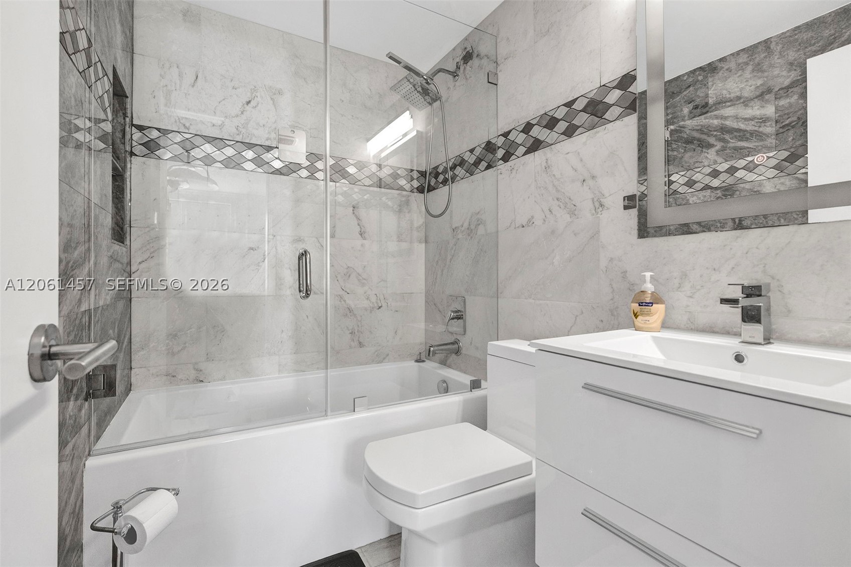 1460 Ocean Dr 305 Property Photo 23