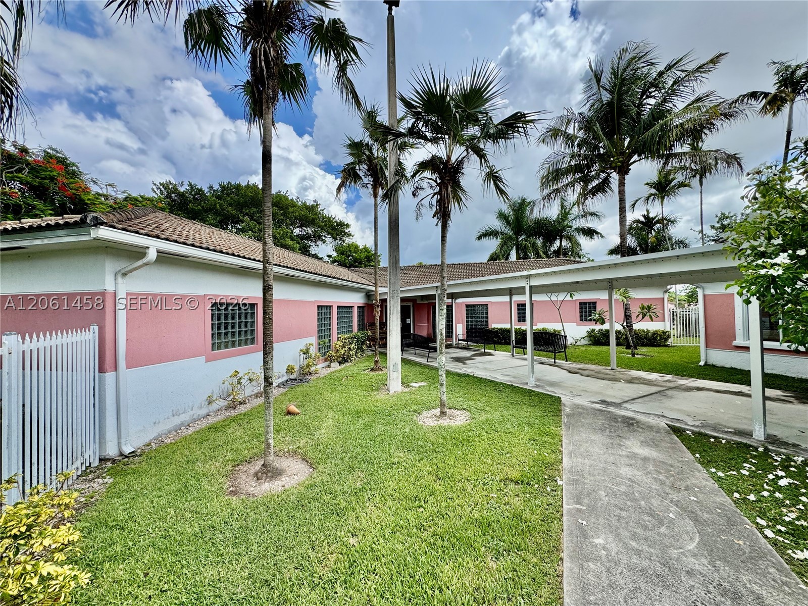 778 W Palm Dr Property Photo 1