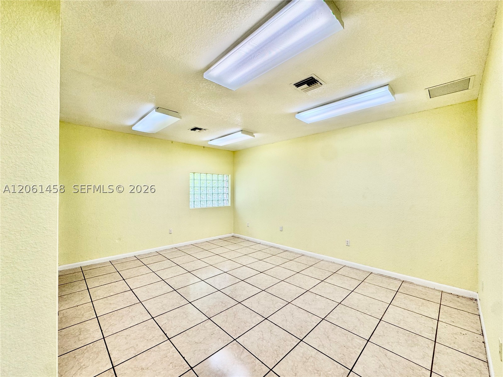 778 W Palm Dr Property Photo 4
