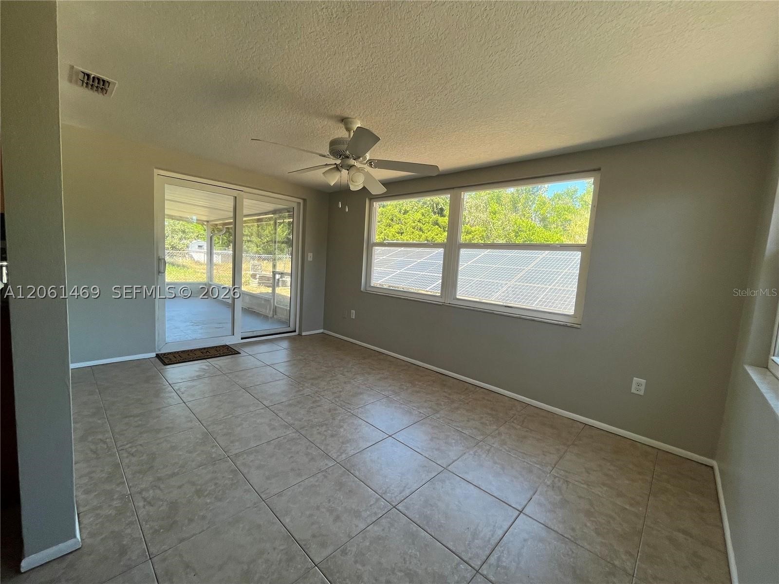 7407 University Drive Property Photo 11