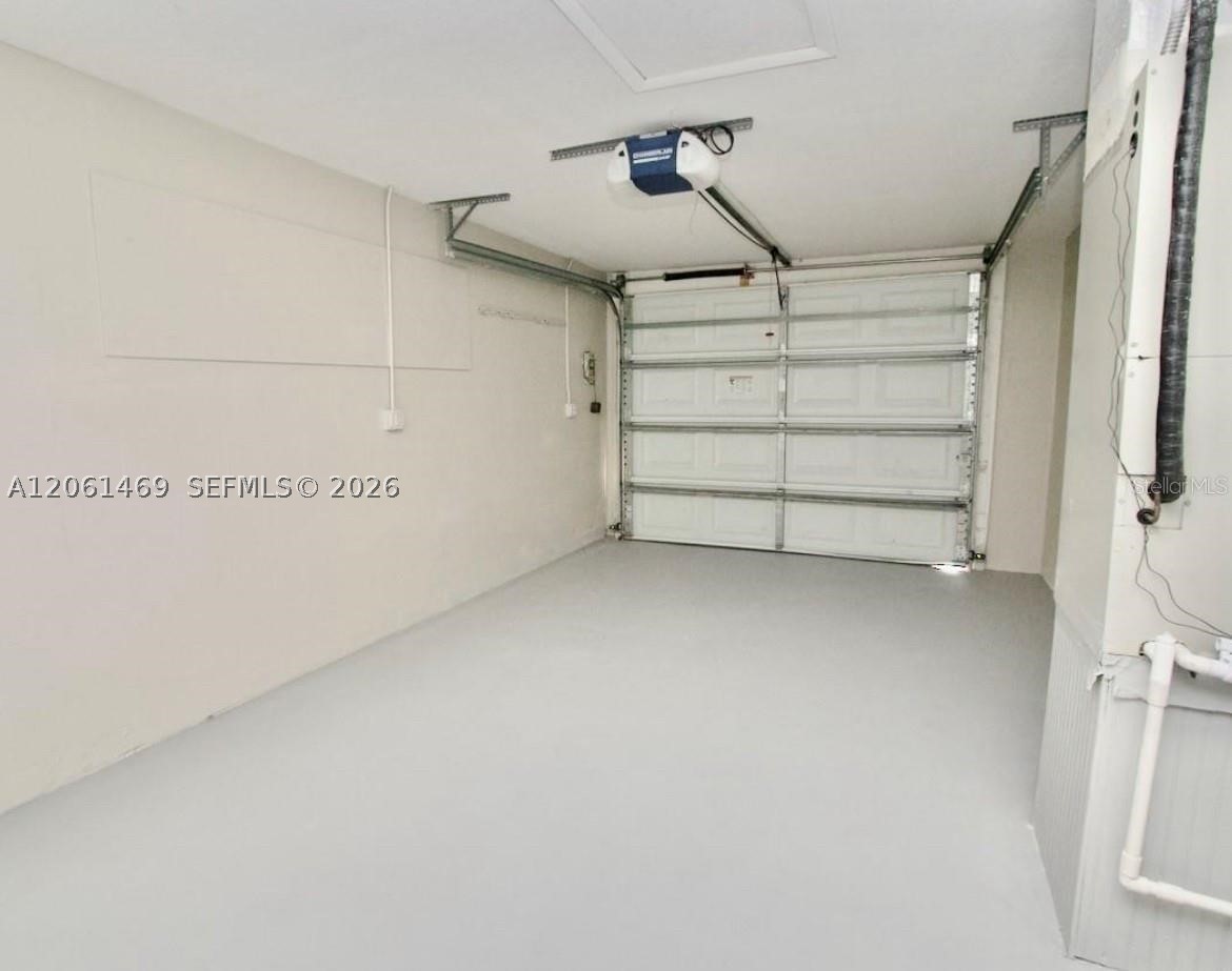 7407 University Drive Property Photo 23