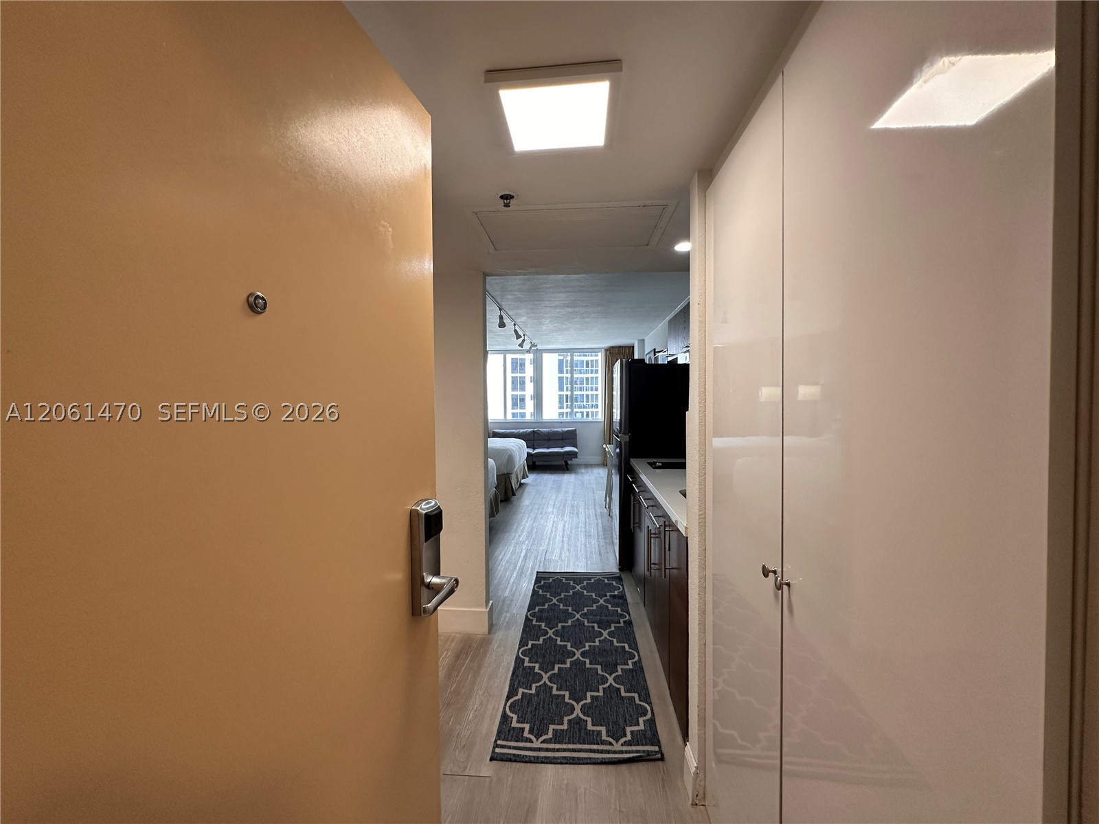 19201 Collins Ave 723 Property Photo 14