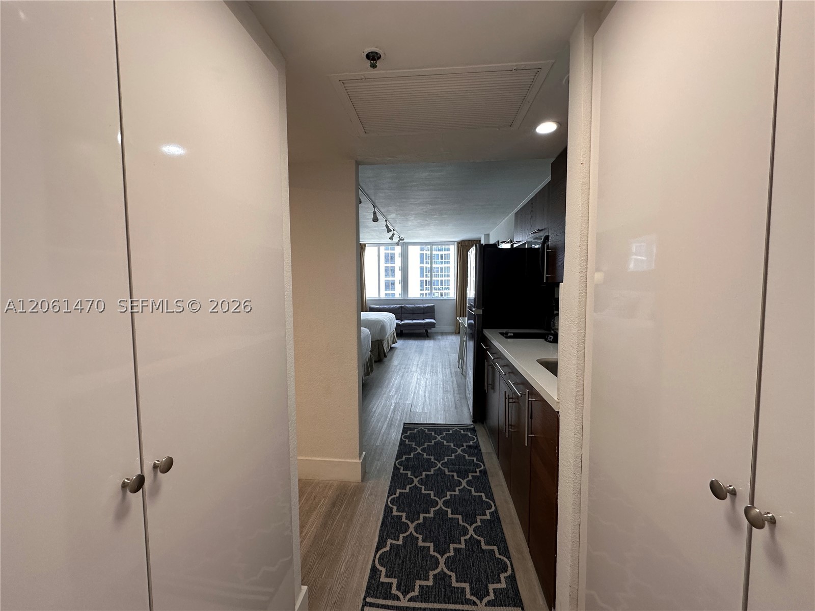 19201 Collins Ave 723 Property Photo 16