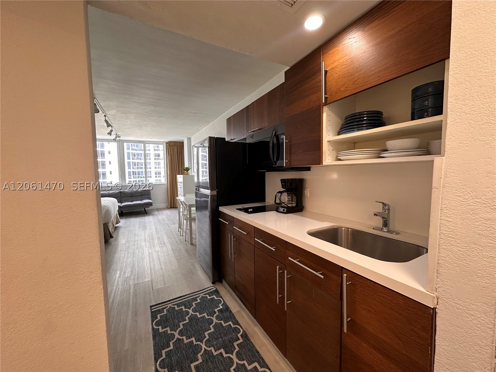 19201 Collins Ave 723 Property Photo 17
