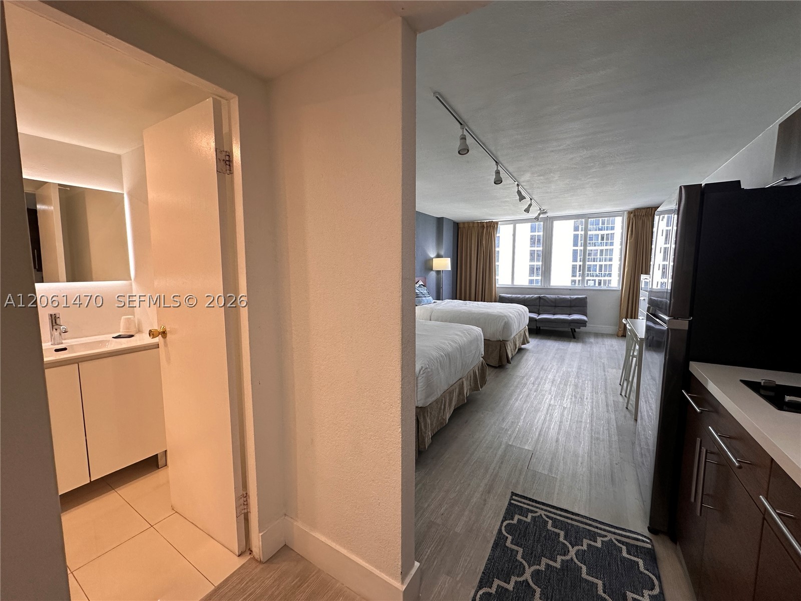 19201 Collins Ave 723 Property Photo 18