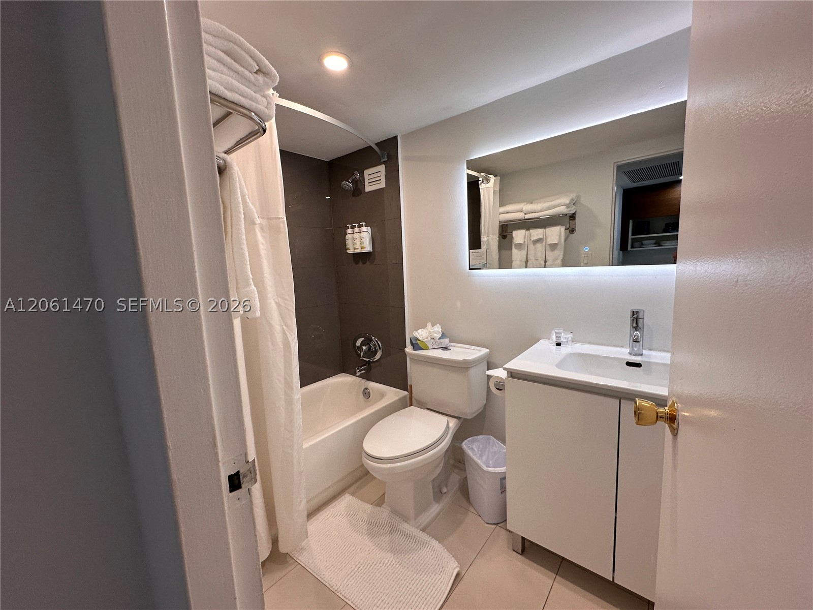 19201 Collins Ave 723 Property Photo 19