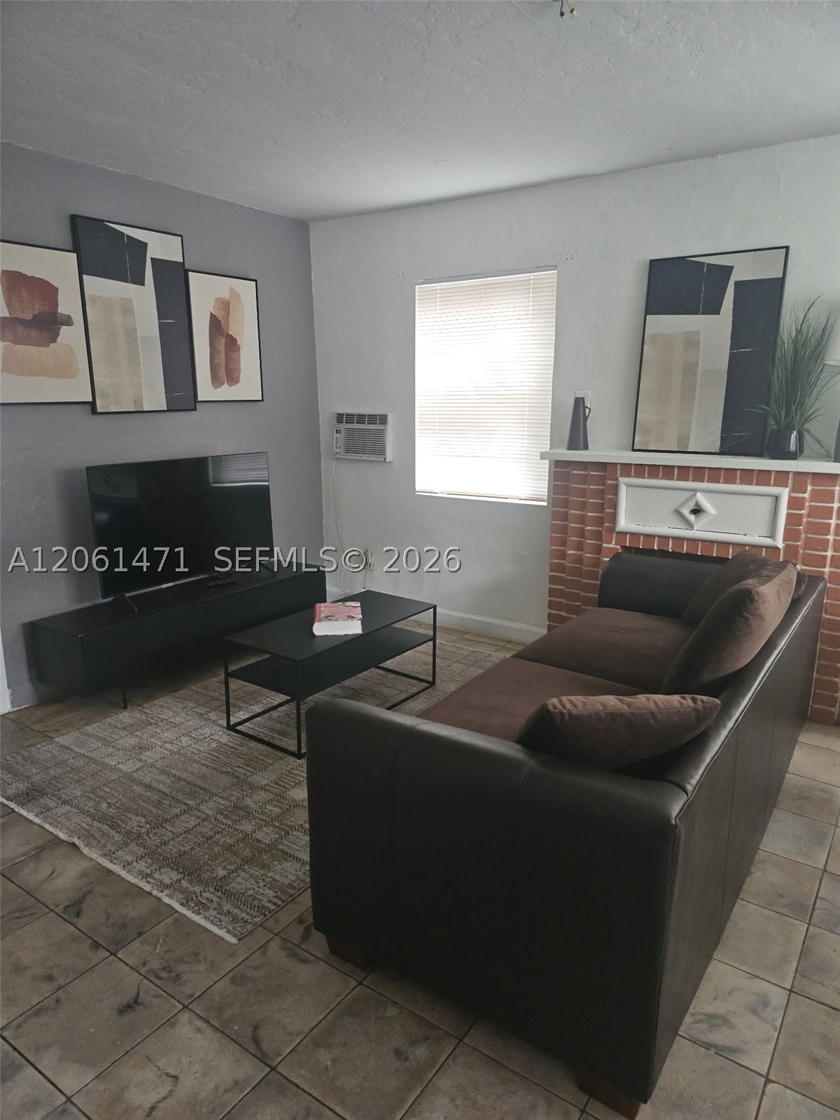 615 NE 4th St 1 Property Photo 1