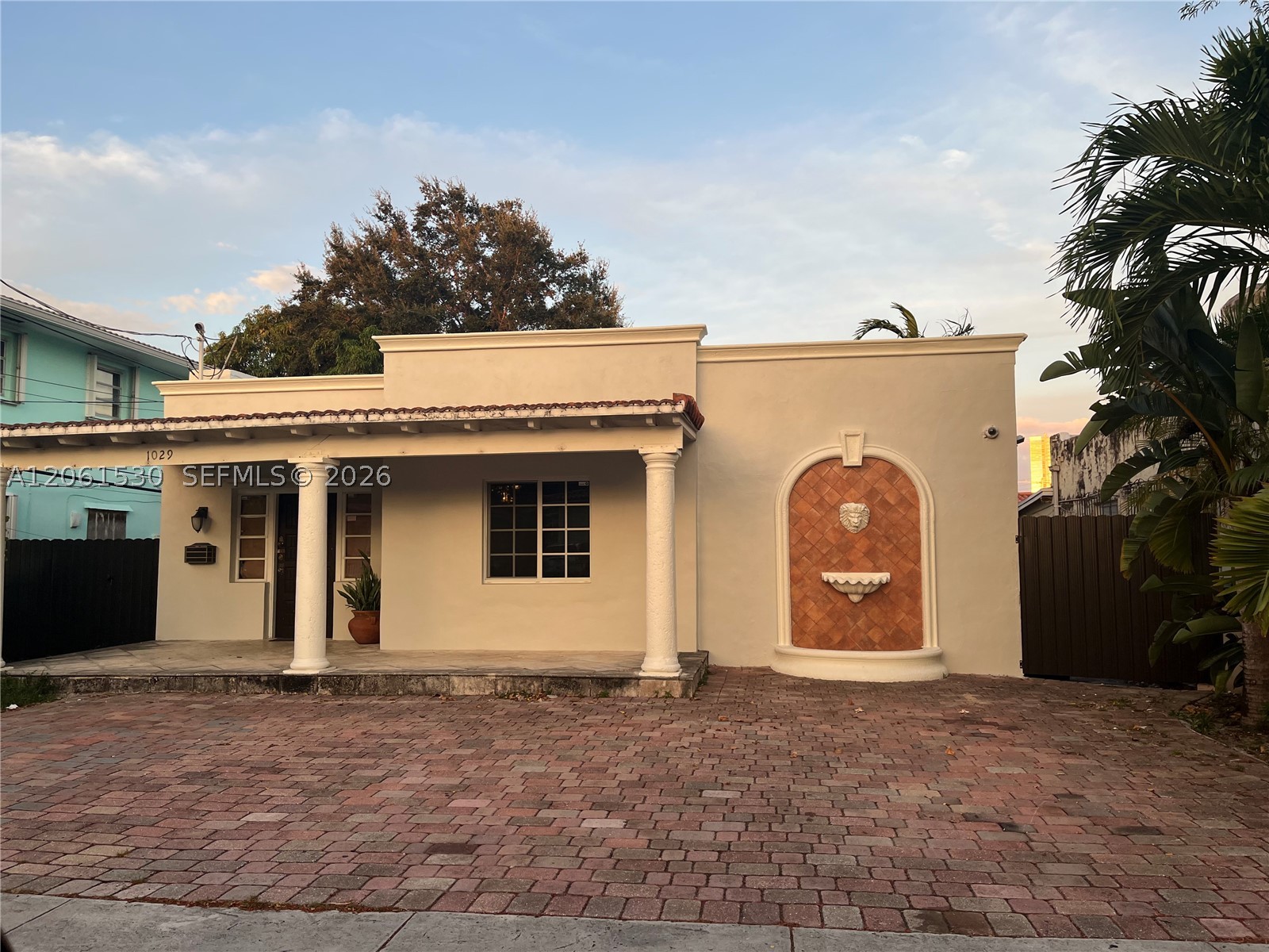 1029 SW 10th Ave Property Photo 1
