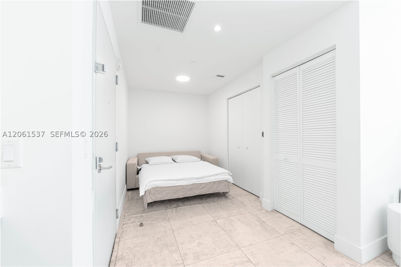 239 Sw 9th St 2103 Property Photo 11