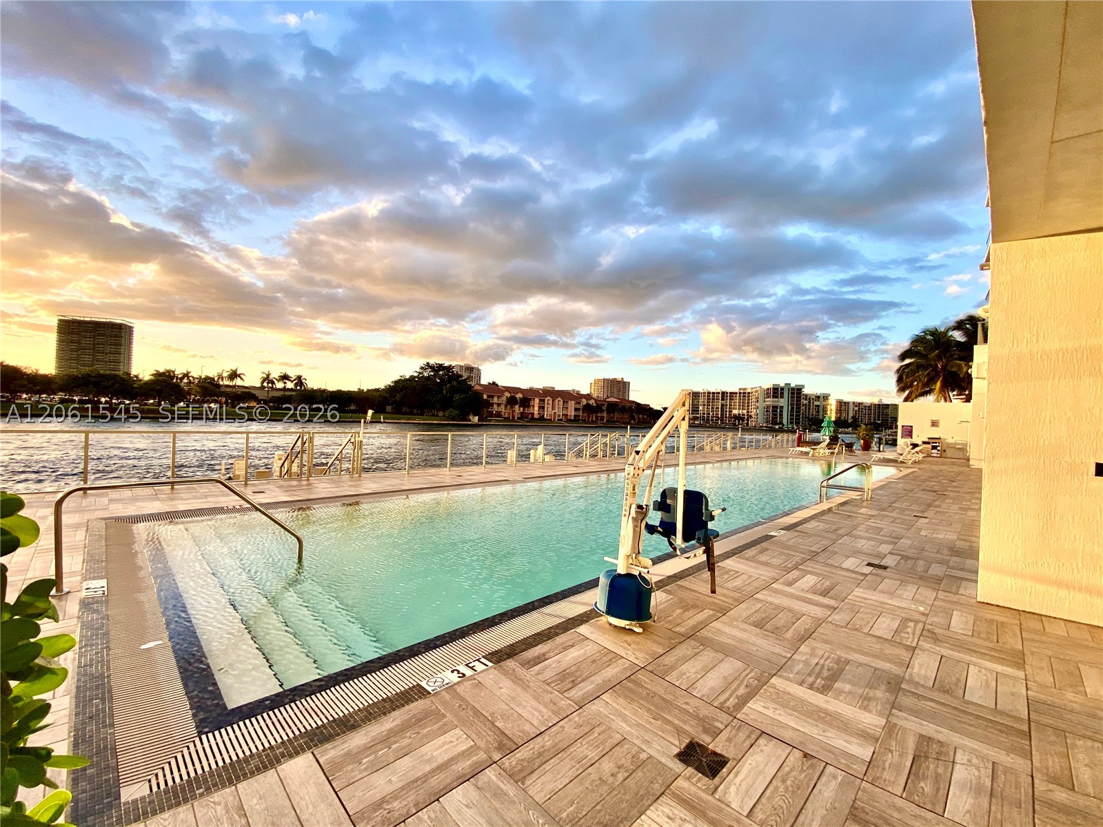 4010 S Ocean Dr R2603 Property Photo 4