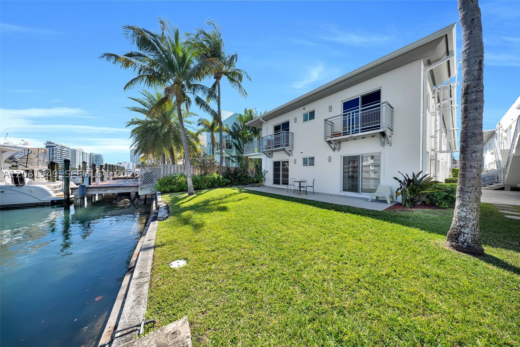 6905 Bay Dr 16 Property Photo 1