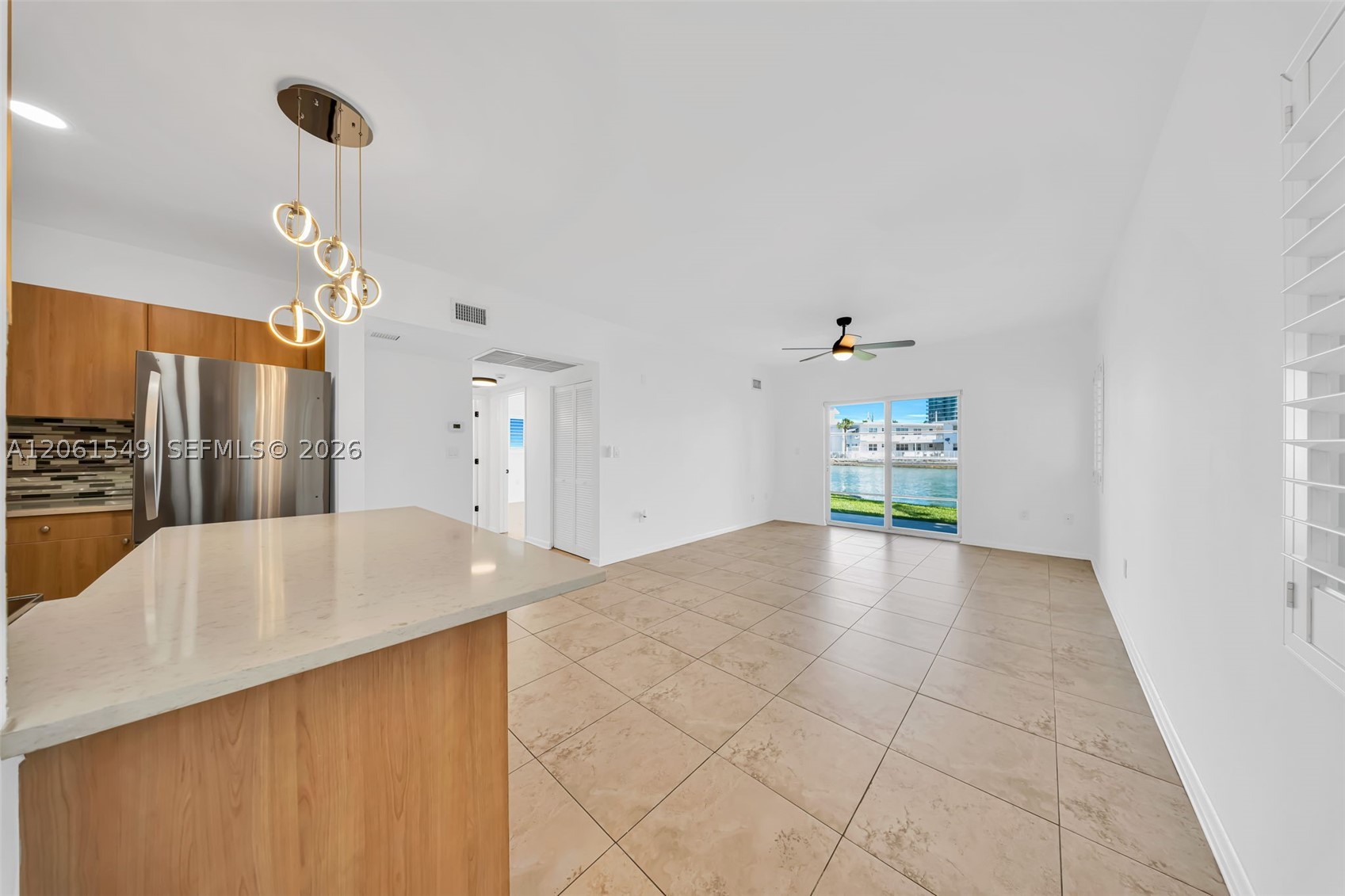 6905 Bay Dr 16 Property Photo 2