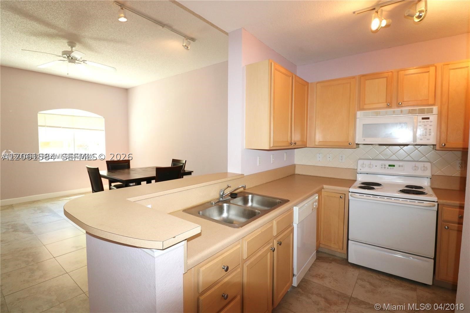 6001 SW 70th St 117 Property Photo 1