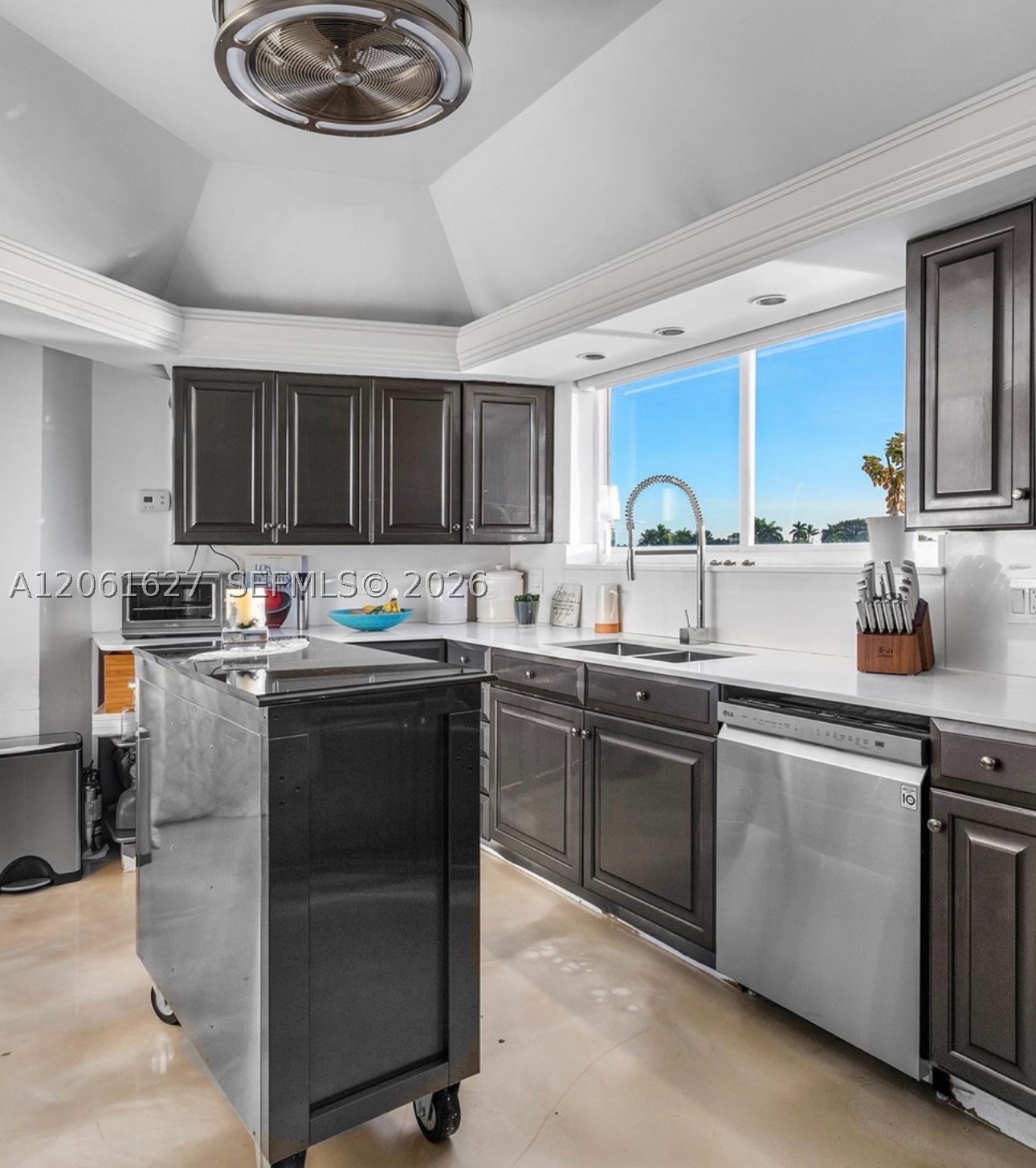 333 Sunset Dr 108 Property Photo 8