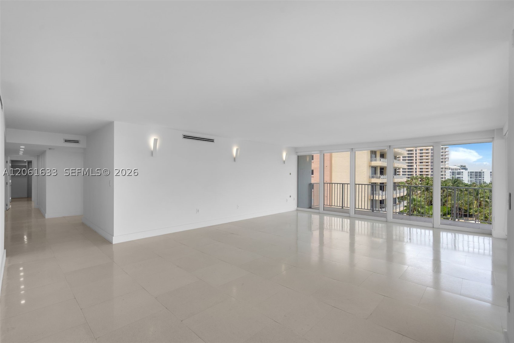 881 Ocean Dr 7h Property Photo 3