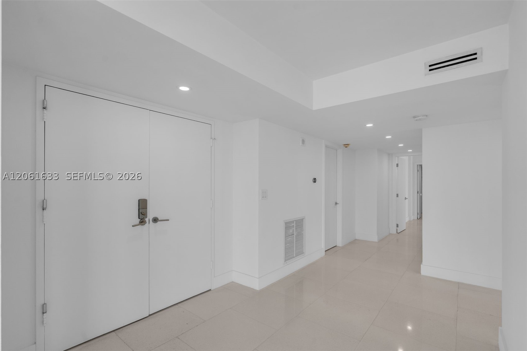 881 Ocean Dr 7h Property Photo 13