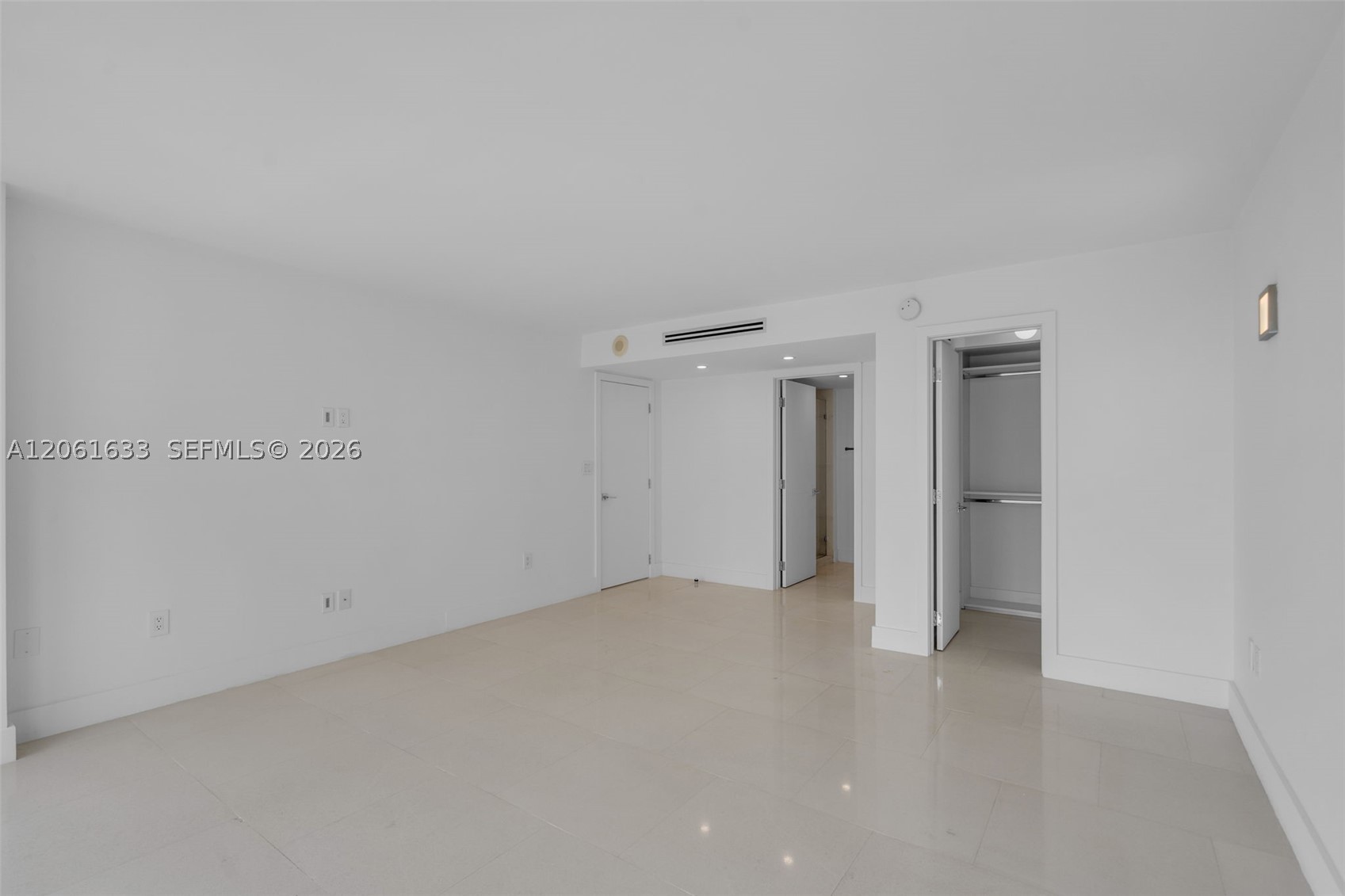 881 Ocean Dr 7h Property Photo 18