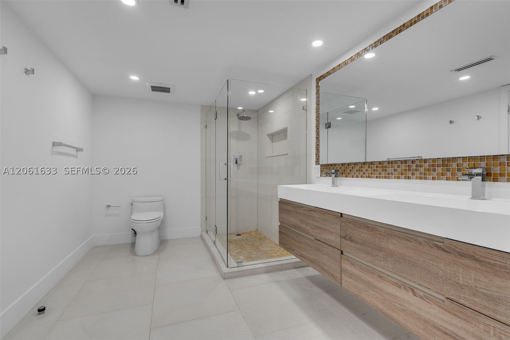 881 Ocean Dr 7h Property Photo 25