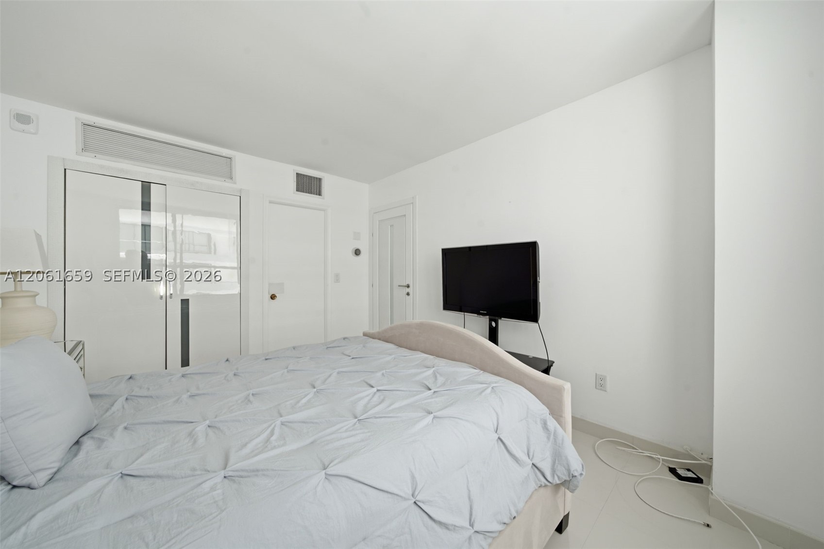 9801 Collins Ave 10v Property Photo 21