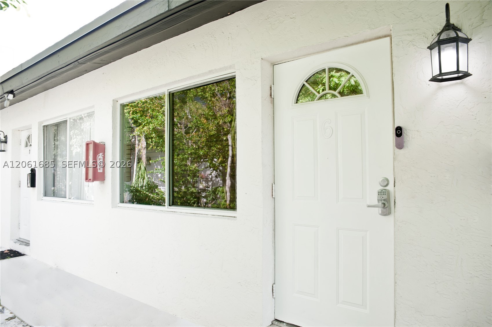 304 SE 9th Ct 6 Property Photo 1