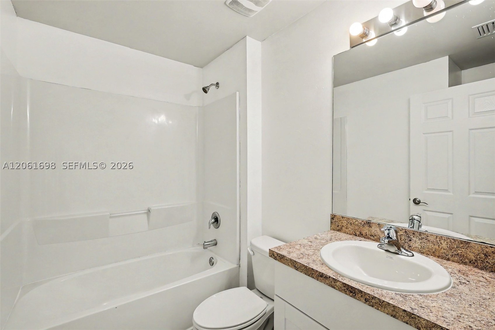 5003 Pinetree Ln Property Photo 13