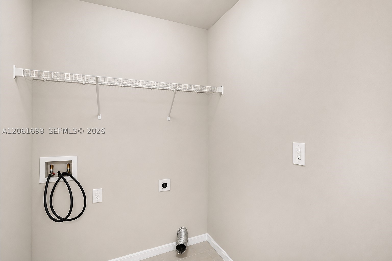 5003 Pinetree Ln Property Photo 14