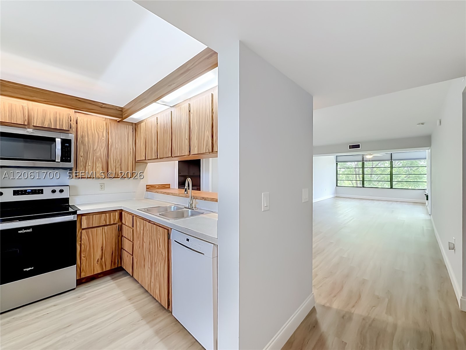 1713 Whitehall Dr 404 Property Photo 16
