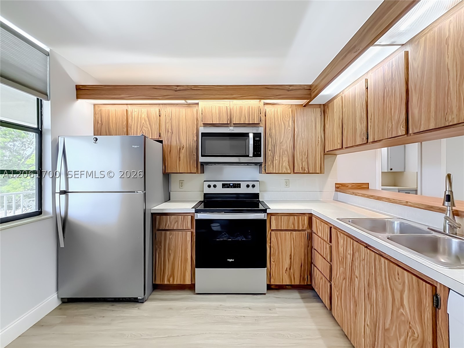 1713 Whitehall Dr 404 Property Photo 18