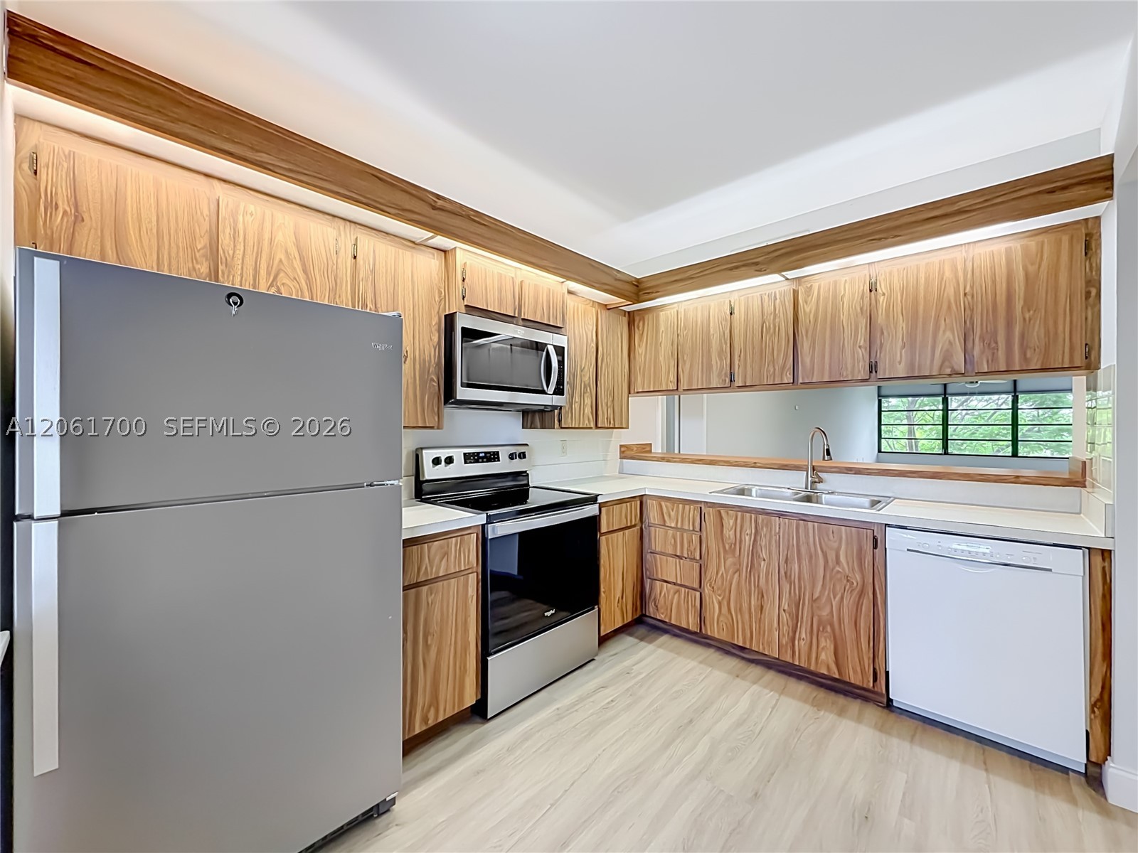 1713 Whitehall Dr 404 Property Photo 23