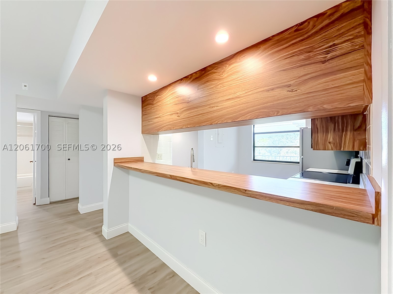 1713 Whitehall Dr 404 Property Photo 26