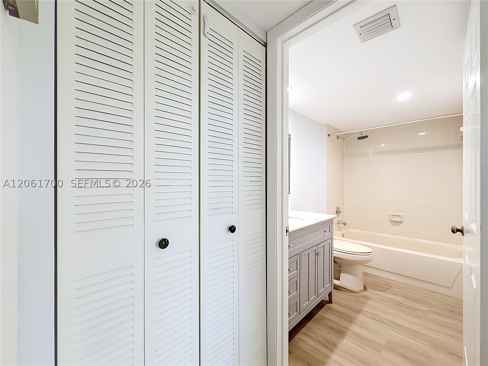 1713 Whitehall Dr 404 Property Photo 45