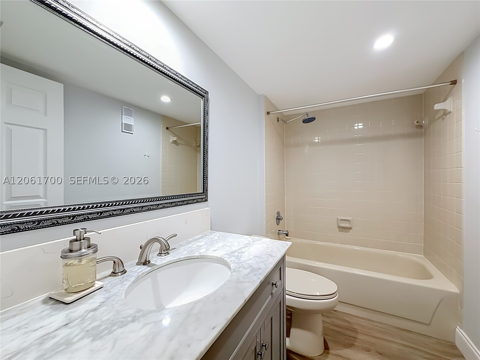 1713 Whitehall Dr 404 Property Photo 47