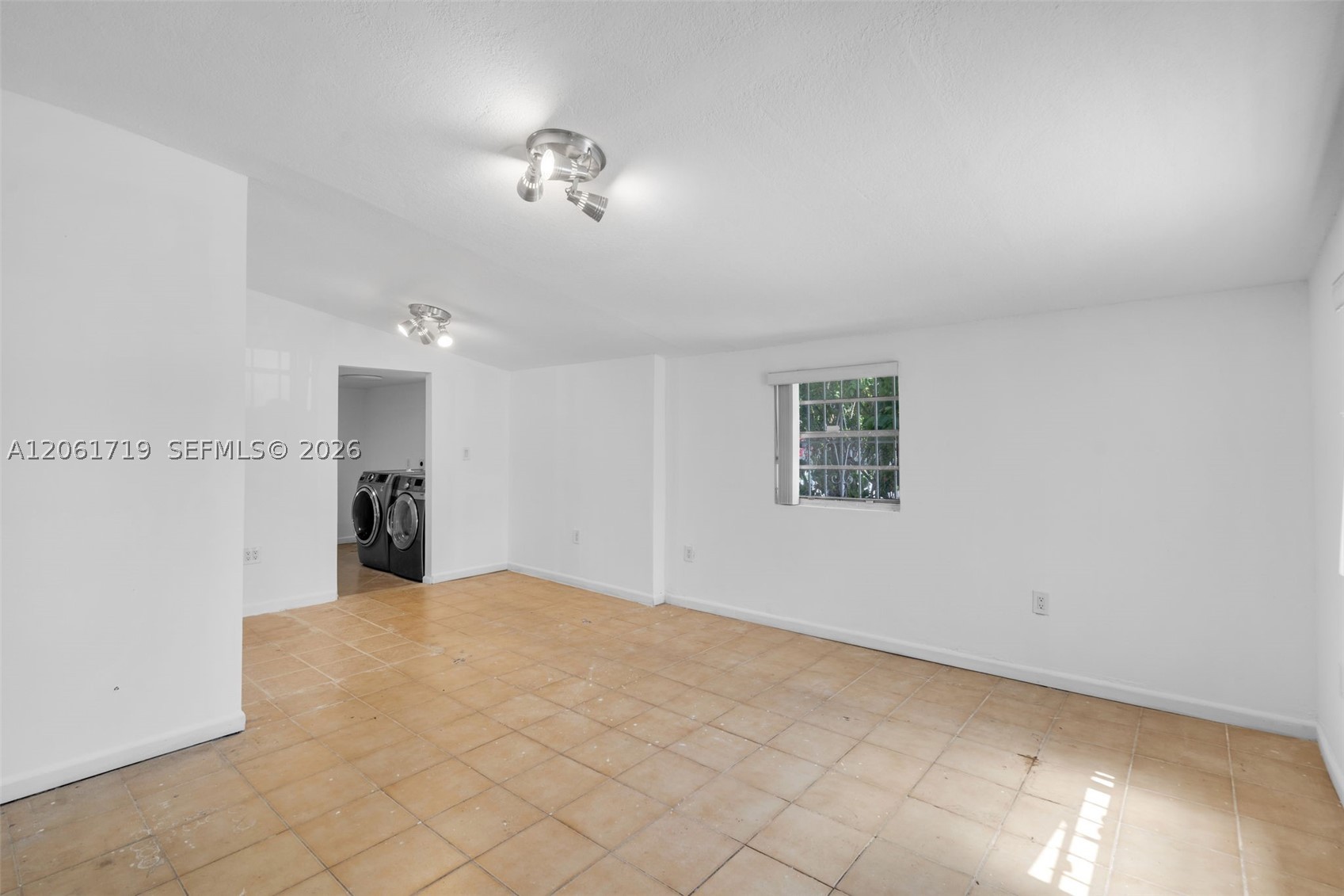 3685 W 9th Ave Property Photo 23