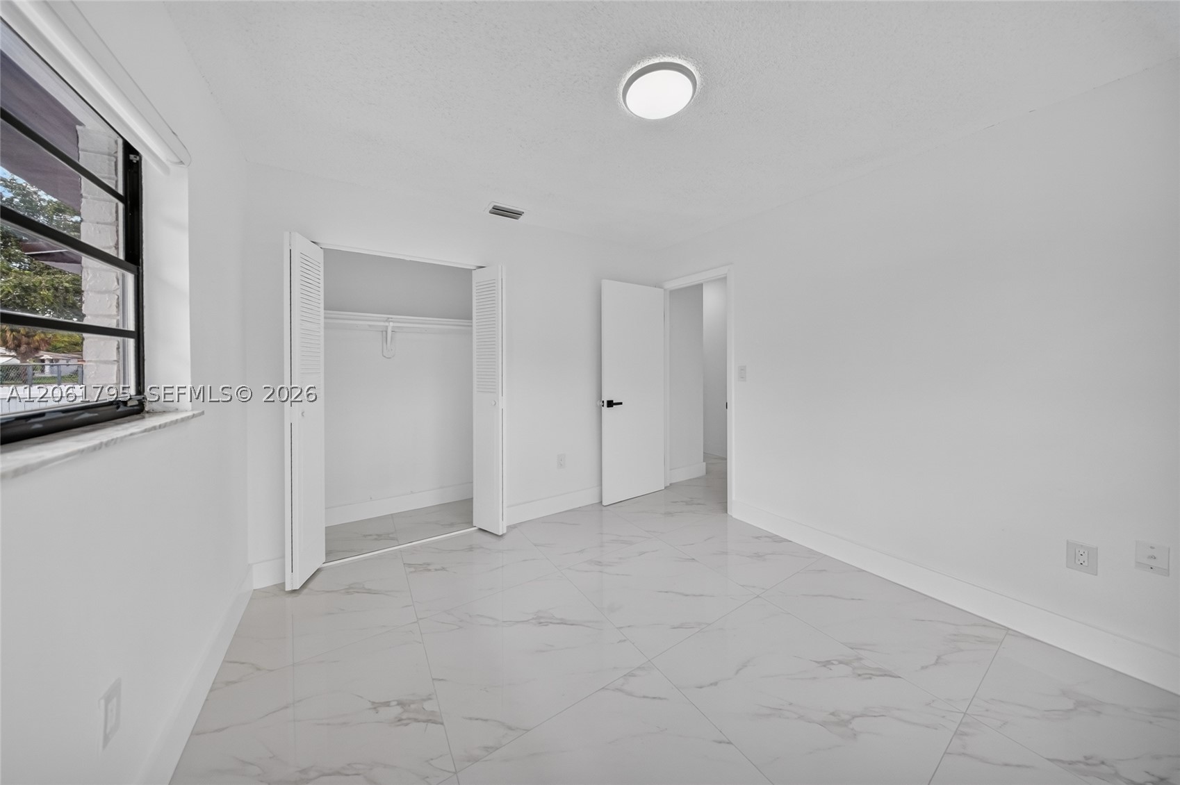 1055 Nw 32nd Ct Property Photo 25