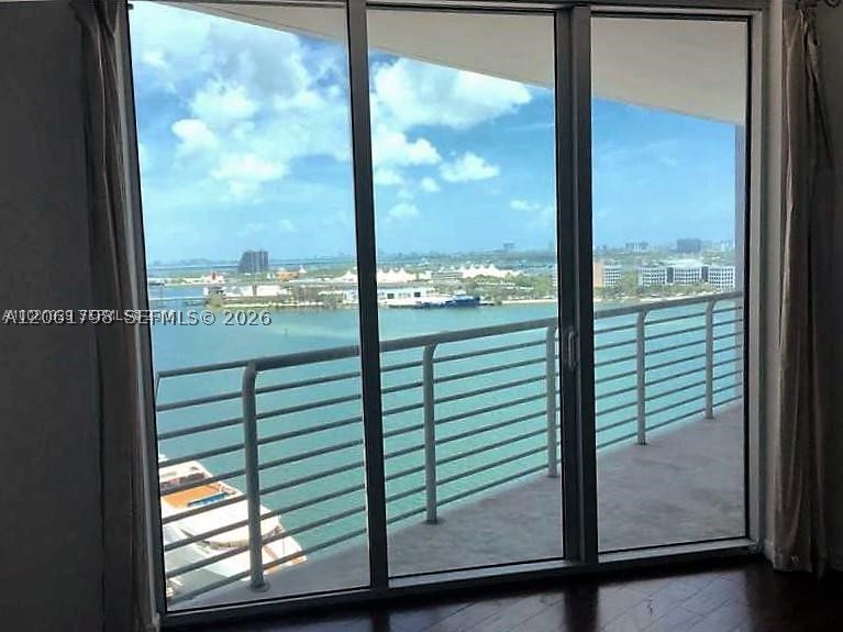 335 S Biscayne Blvd 1810 Property Photo 2