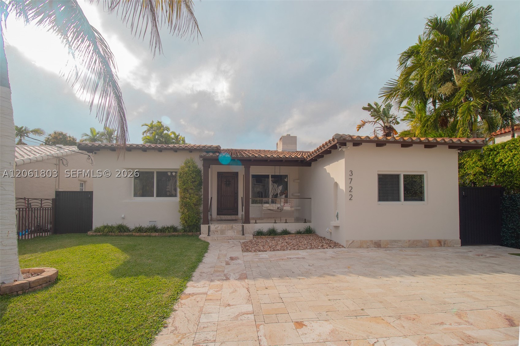 3722 Royal Palm Ave Property Photo 1