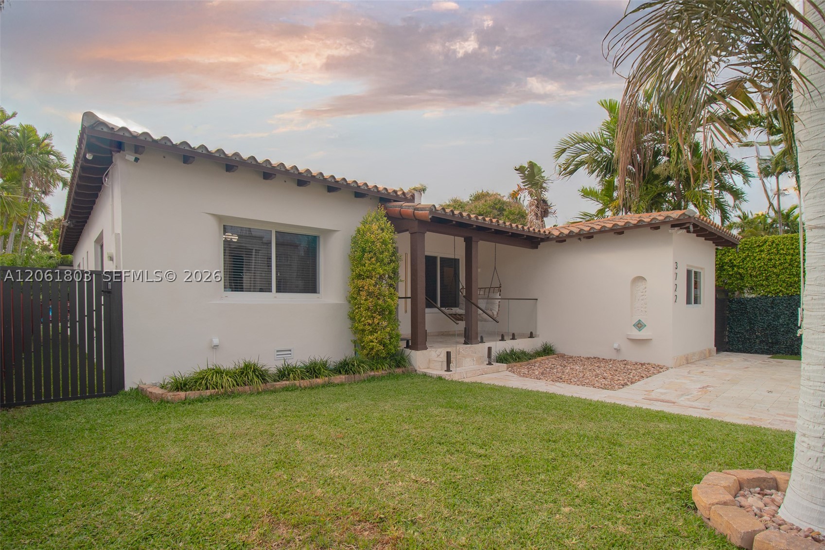 3722 Royal Palm Ave Property Photo 7