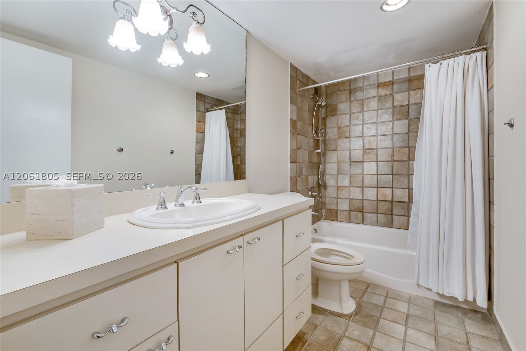 90 Edgewater Dr 501 Property Photo 14