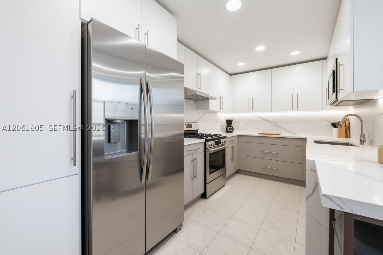 90 Edgewater Dr 501 Property Photo 17
